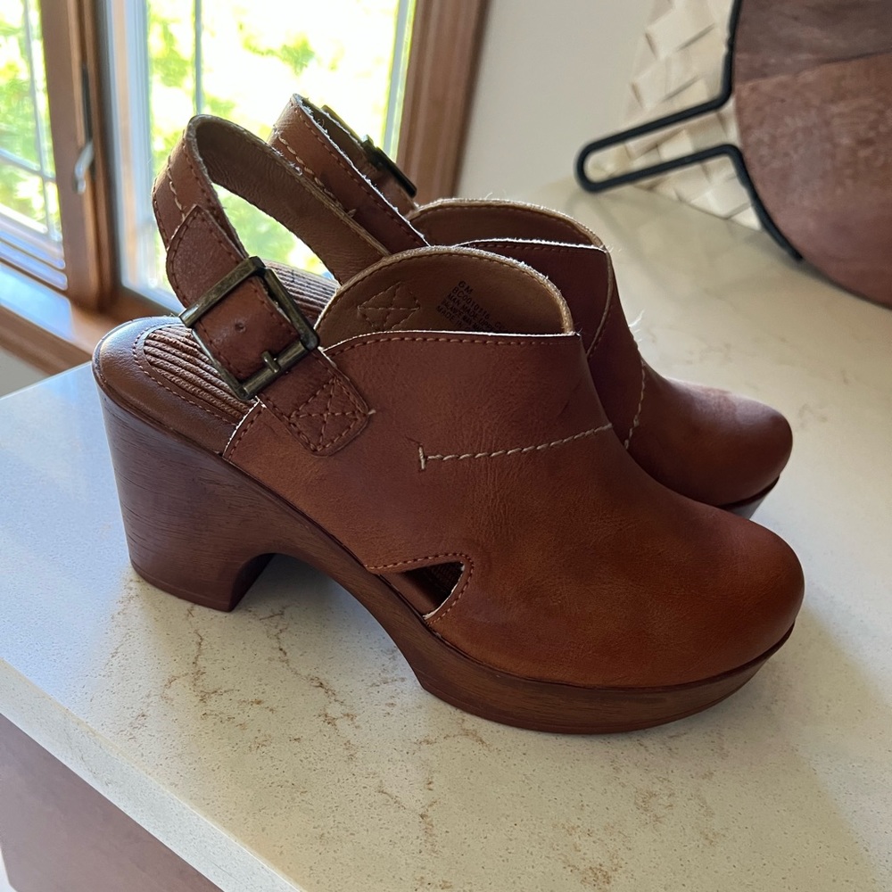 Brand new Born clogs size 6
